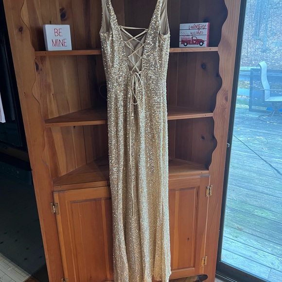 Sensational Gold lightweight sequin gown with criss cross back straps! - Picture 2 of 4
